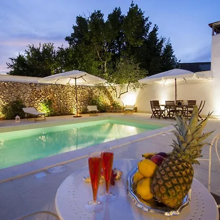 Luxury Courtyard Studio