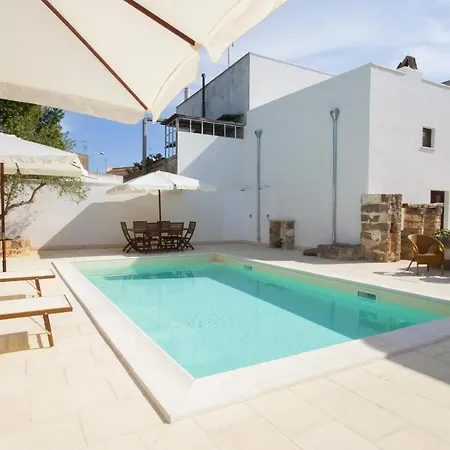 Luxury Courtyard Studio