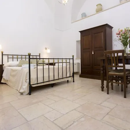 Luxury Courtyard Studio * Racale