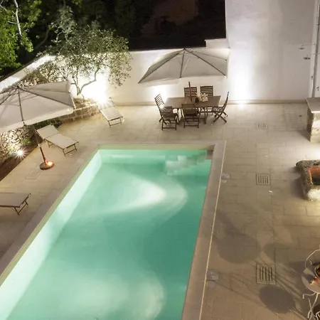 Luxury Courtyard Studio